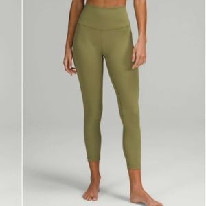 Lululemon Wunder Under Ribbed, size 8
